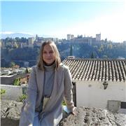 Me considero una maestra entusiasta, trabajadora y activa. Me gusta trabajar con niños, especialmente de educación primaria.